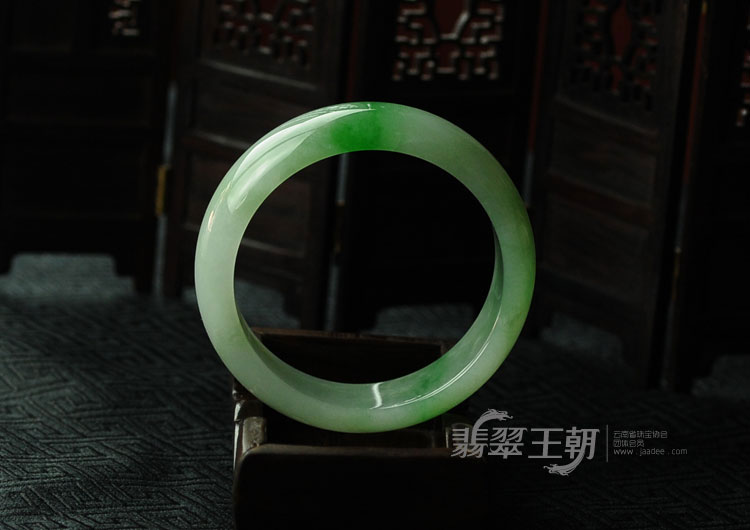 细糯种阳绿缅甸翡翠手镯（56.5）