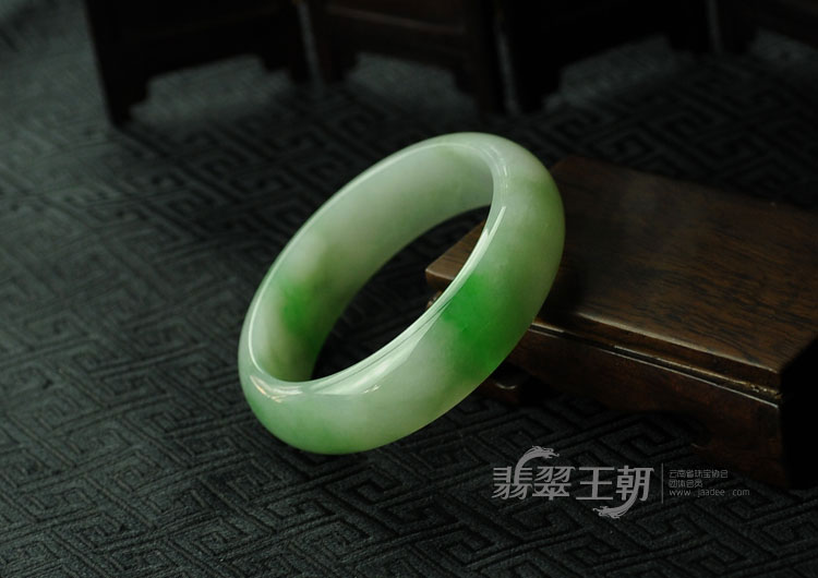细糯种阳绿缅甸翡翠手镯（56.5）