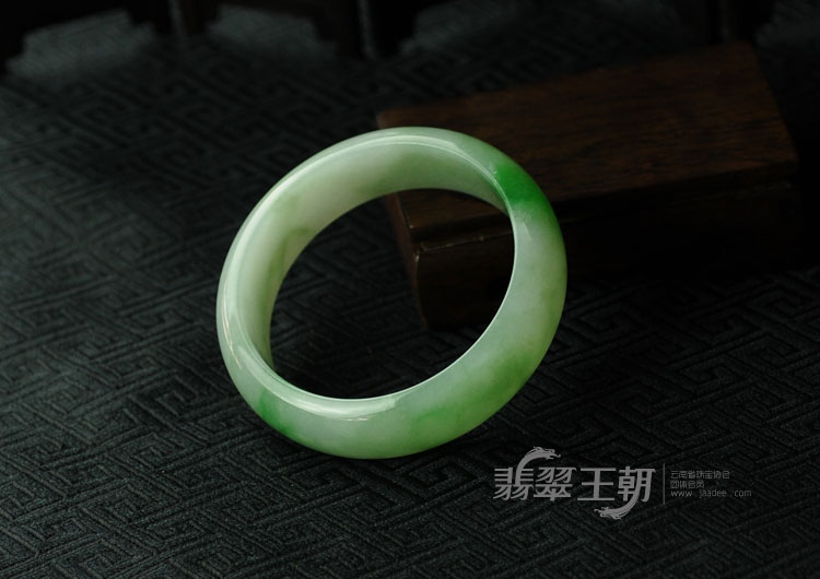细糯种阳绿缅甸翡翠手镯（56.5）