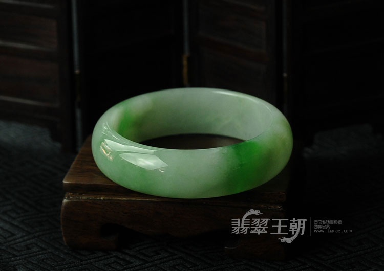 细糯种阳绿缅甸翡翠手镯（56.5）