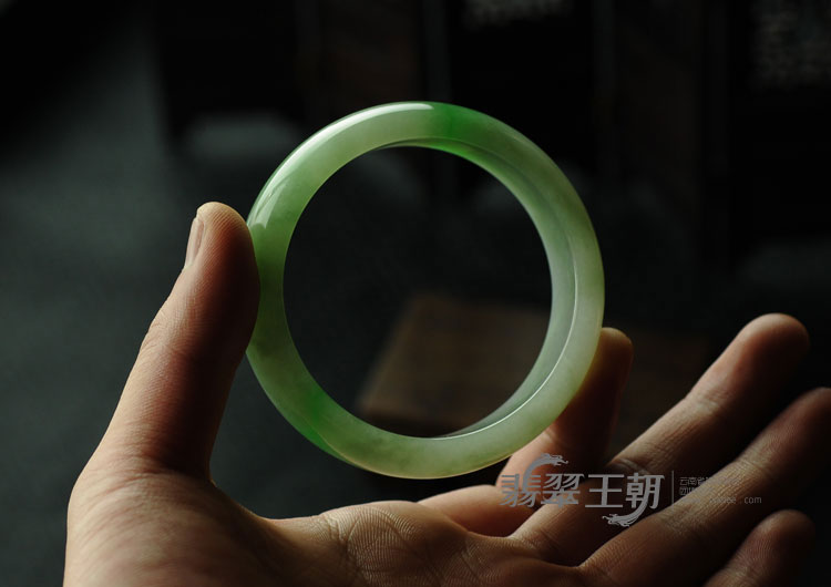 细糯种阳绿缅甸翡翠手镯（56.5）