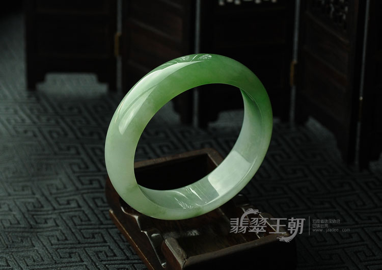 糯冰种阳绿缅甸翡翠手镯（59）