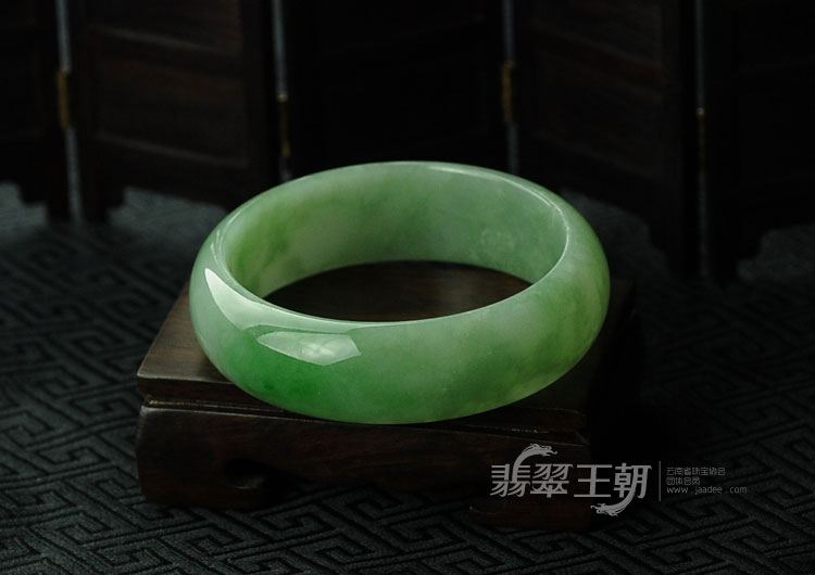 糯冰种翠色缅甸翡翠手镯（59）