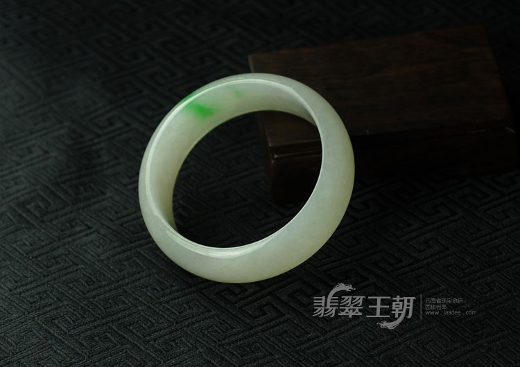 冰种飘翠缅甸翡翠手镯（56）