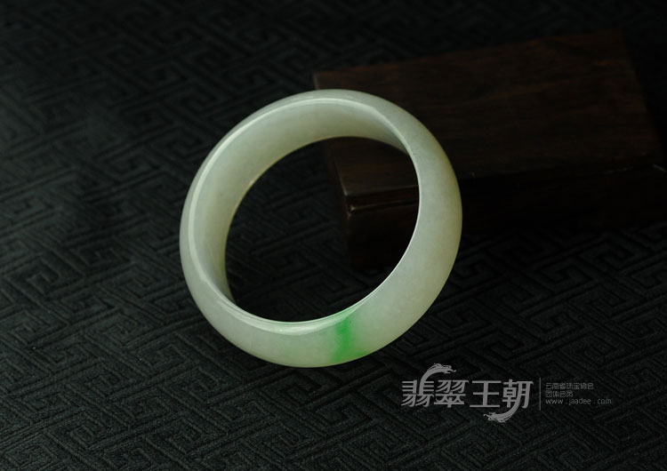 冰种飘翠缅甸翡翠手镯（56）