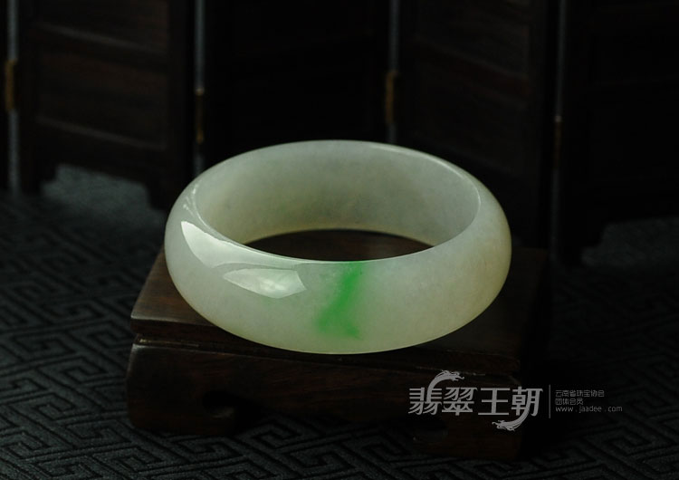 冰种飘翠缅甸翡翠手镯（56）