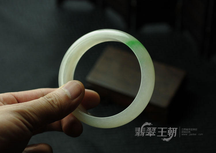 冰种飘翠缅甸翡翠手镯（56）