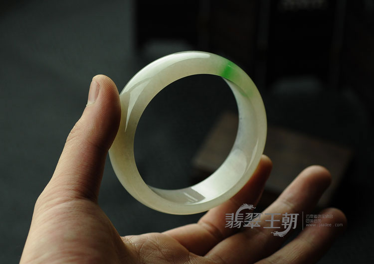 冰种飘翠缅甸翡翠手镯（56）