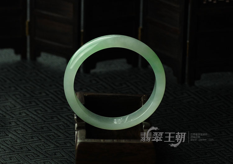 冰种绿晴缅甸翡翠手镯（54.7）