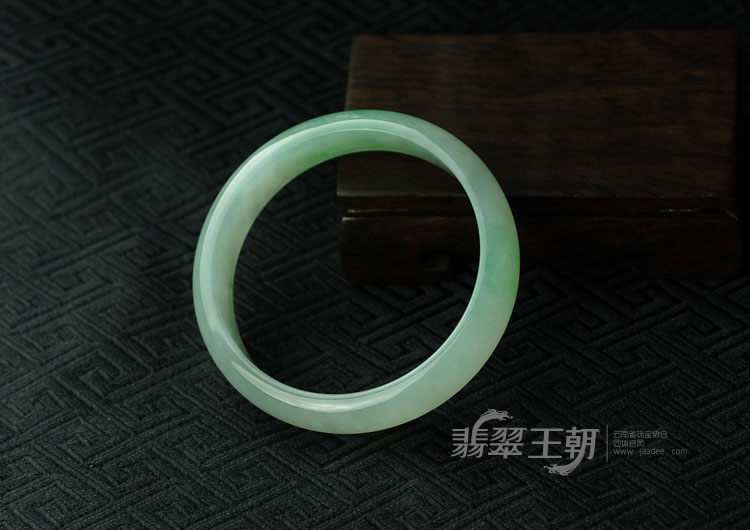 冰种绿晴缅甸翡翠手镯（54.7）