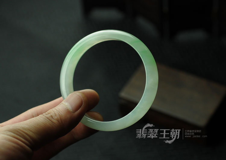冰种绿晴缅甸翡翠手镯（54.7）