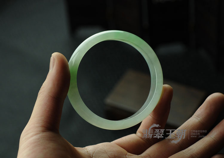 冰种绿晴缅甸翡翠手镯（54.7）