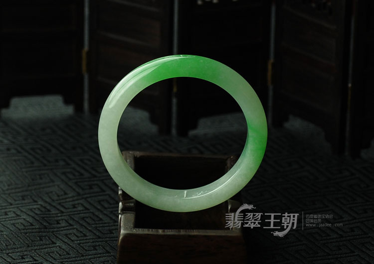糯冰种正阳绿缅甸翡翠手镯（53.7）