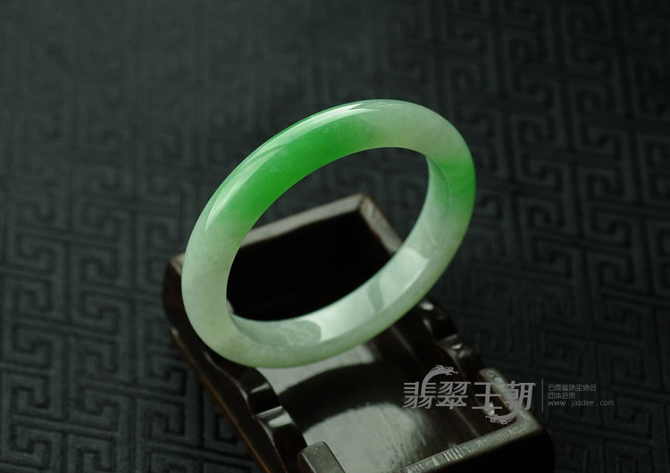 糯冰种正阳绿缅甸翡翠手镯（53.7）
