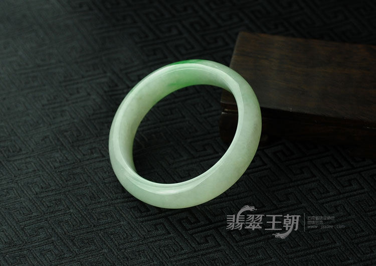 糯冰种飘翠缅甸翡翠手镯（55.3）
