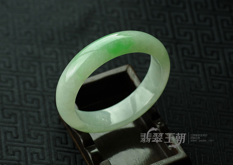 糯冰种飘翠缅甸翡翠手镯（55.3）