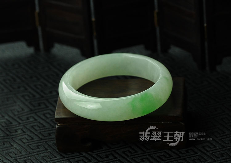 糯冰种飘翠缅甸翡翠手镯（55.3）