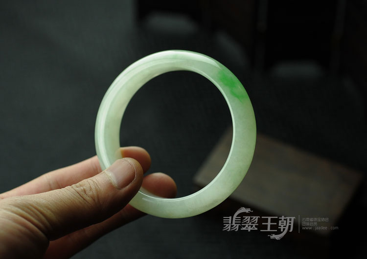 糯冰种飘翠缅甸翡翠手镯（55.3）