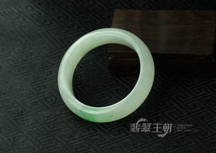 冰种飘翠缅甸翡翠手镯（56.1）
