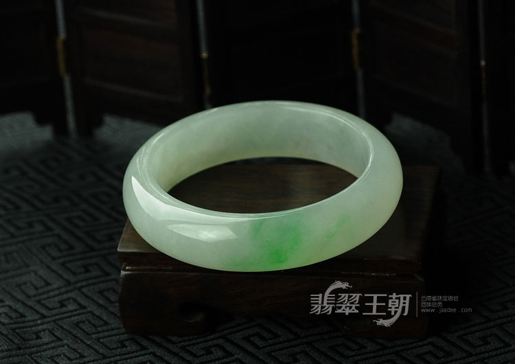冰种飘翠缅甸翡翠手镯（56.1）