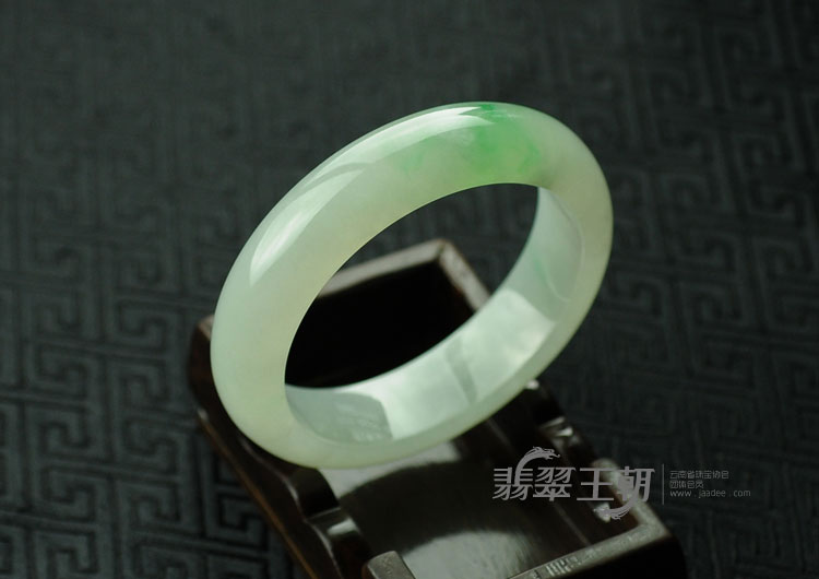 冰种飘翠缅甸翡翠手镯（56.1）