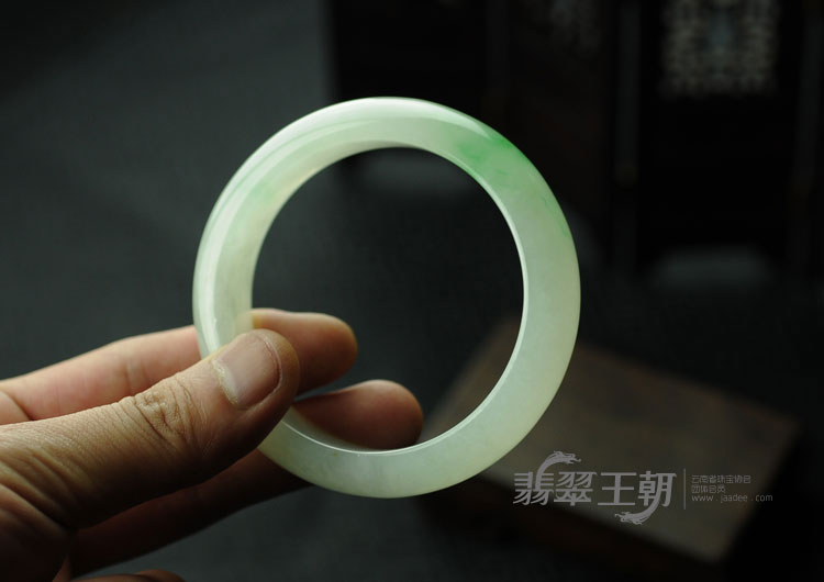 冰种飘翠缅甸翡翠手镯（56.1）