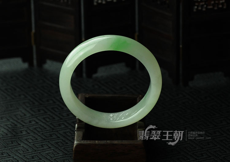 糯冰种飘翠缅甸翡翠手镯（57.9）