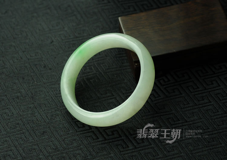 糯冰种飘翠缅甸翡翠手镯（57.9）
