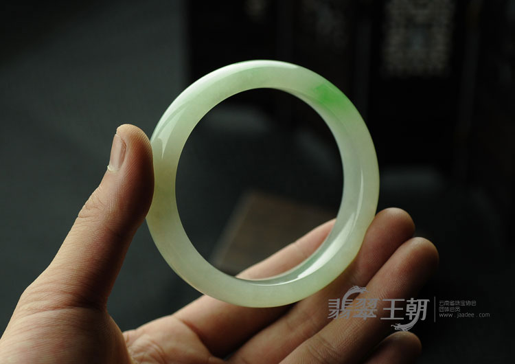 糯冰种飘翠缅甸翡翠手镯（57.9）