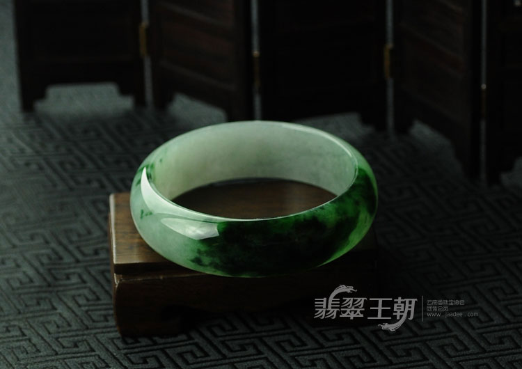 糯冰种油青绿缅甸翡翠手镯（61.4）