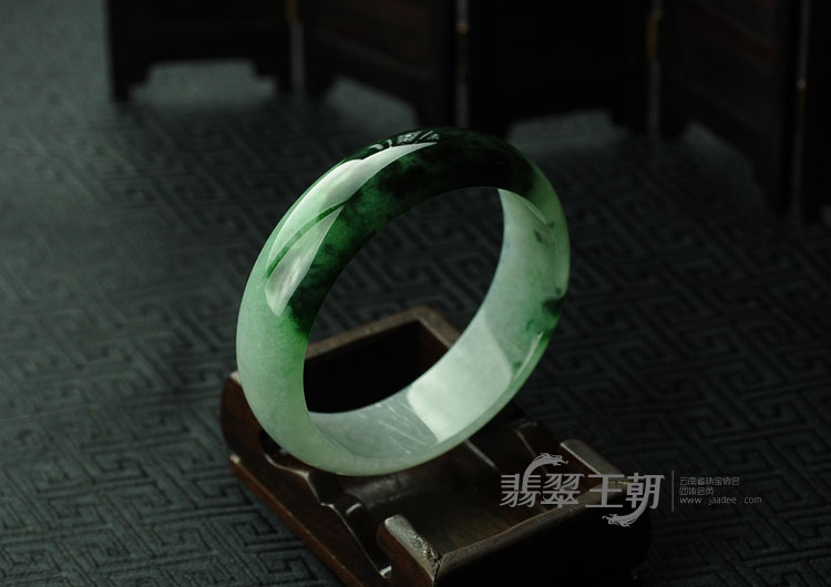 糯冰种油青绿缅甸翡翠手镯（61.4）