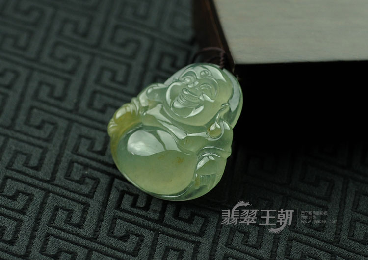 高冰种黄翡缅甸翡翠玉佛挂件