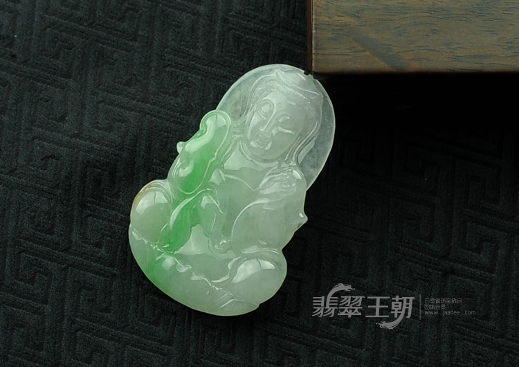 糯冰种黄加绿缅甸翡翠观音挂件