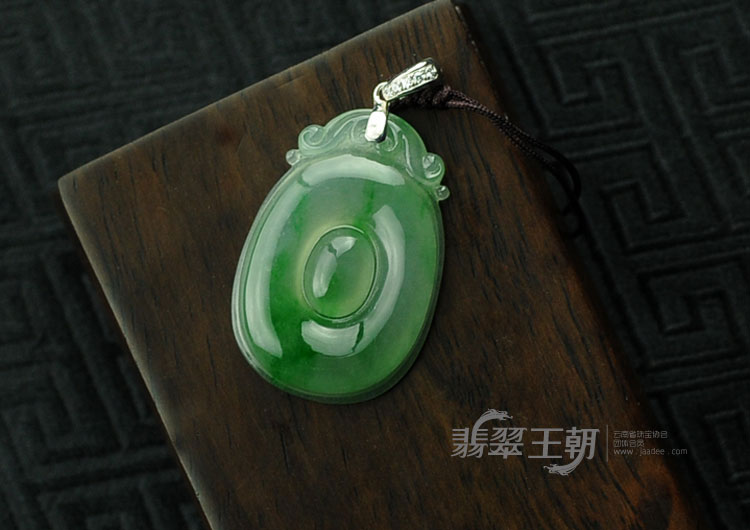 冰玻种飘翠缅甸翡翠福在眼前挂件