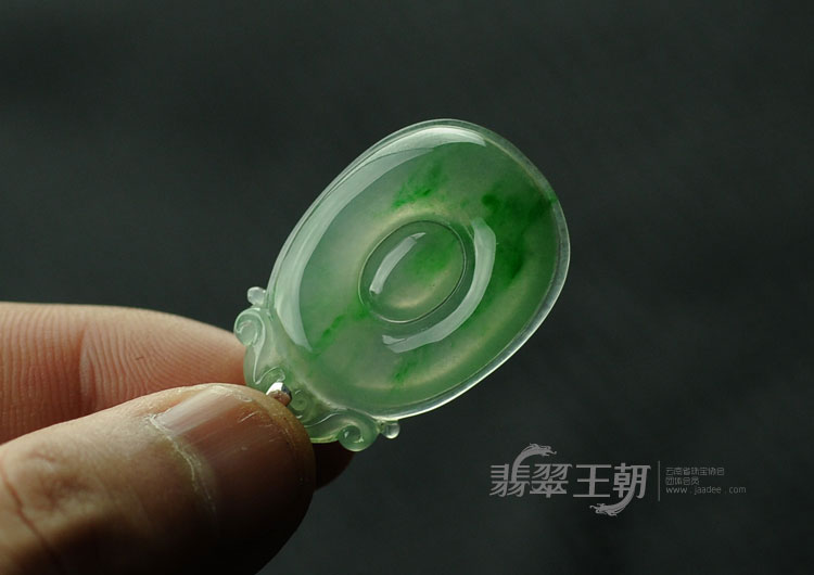 冰玻种飘翠缅甸翡翠福在眼前挂件