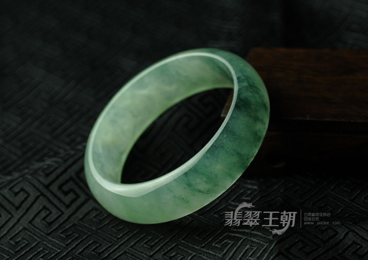冰种飘花缅甸翡翠手镯（57.8）