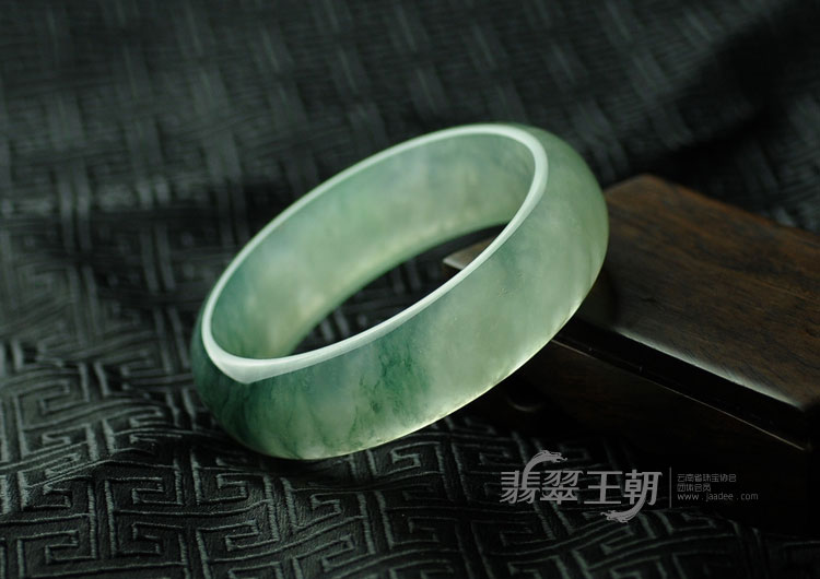 冰种飘花缅甸翡翠手镯（57.8）