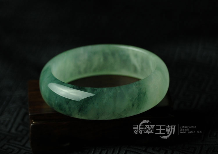 冰种飘花缅甸翡翠手镯（57.8）
