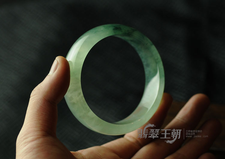 冰种飘花缅甸翡翠手镯（57.8）