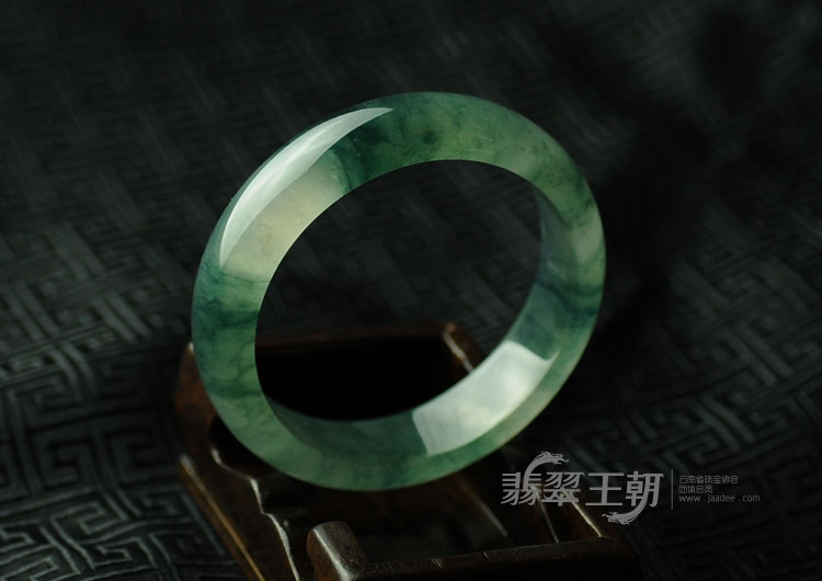 冰种飘花缅甸翡翠手镯（55.8）