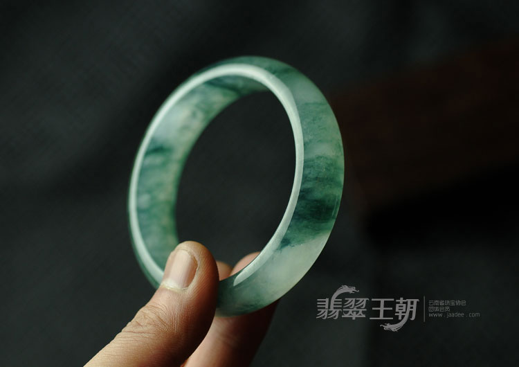 冰种飘花缅甸翡翠手镯（55.8）