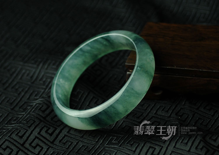冰种飘花缅甸翡翠手镯（55.8）