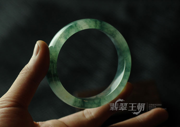 冰种飘花缅甸翡翠手镯（55.8）