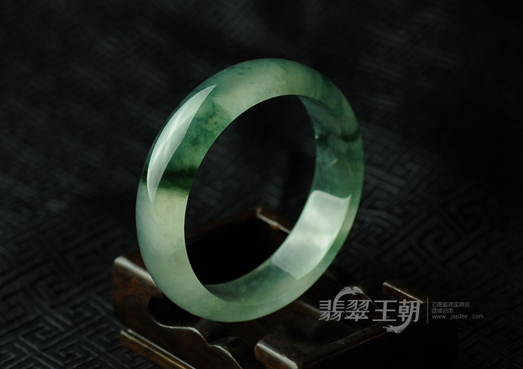 冰种飘花缅甸翡翠手镯（56.5）