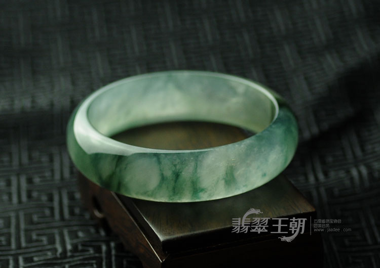 冰种飘花缅甸翡翠手镯（56.5）
