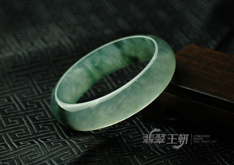 冰种飘花缅甸翡翠手镯（56.5）