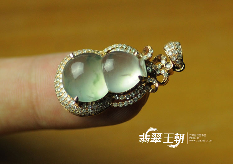 玻璃种飘花包玫瑰金缅甸翡翠葫芦挂件