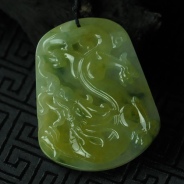 糯冰种黄翡飘花缅甸翡翠龙牌挂件