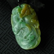 糯冰种黄加绿缅甸翡翠龙牌挂件