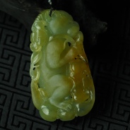 糯冰种黄翡飘花缅甸翡翠龙子挂件